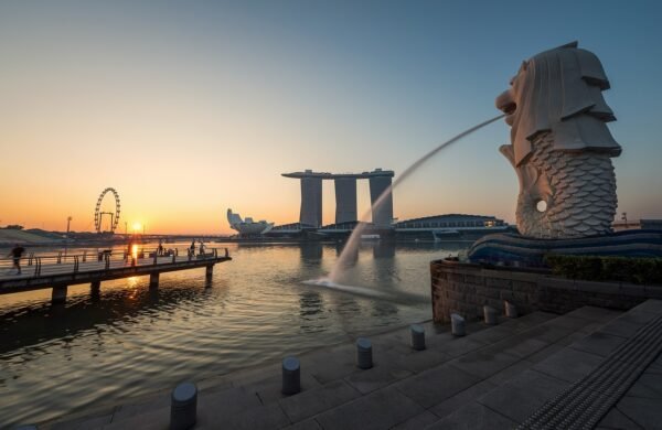 Merlion statue and Marina Bay Sands at sunrise in Singapore
