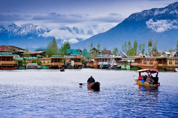 Arrive Srinagar